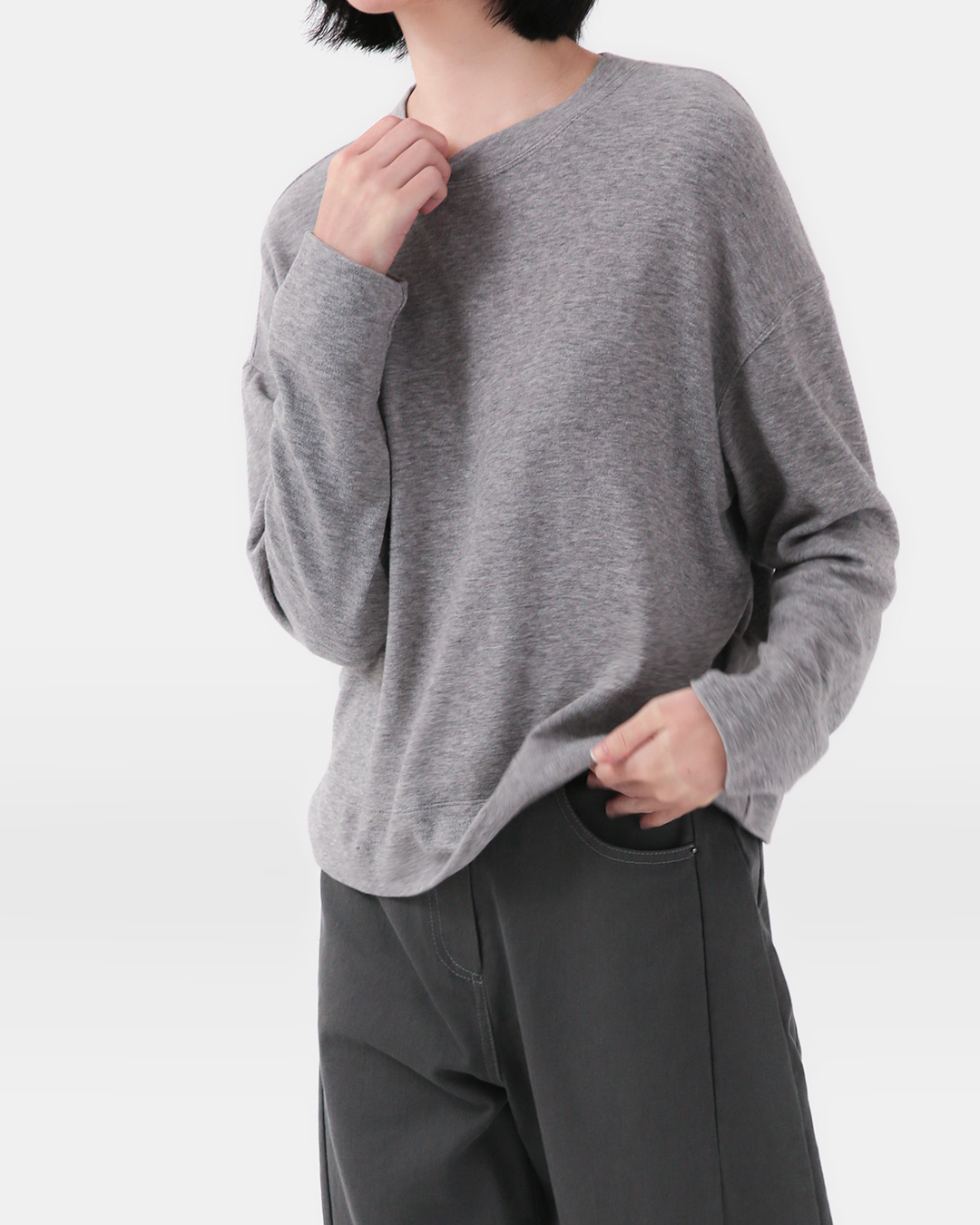The lightness of a T-shirt, but cozy like a knit<br> Melange Long T-shirt 4 Colors