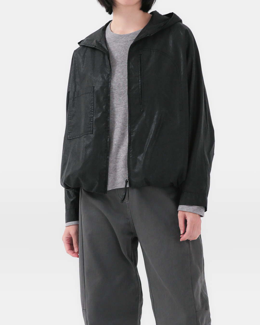 A Fold of Wind, Light and Elegant<br> crinkle-gloss hooded cotton jacket
