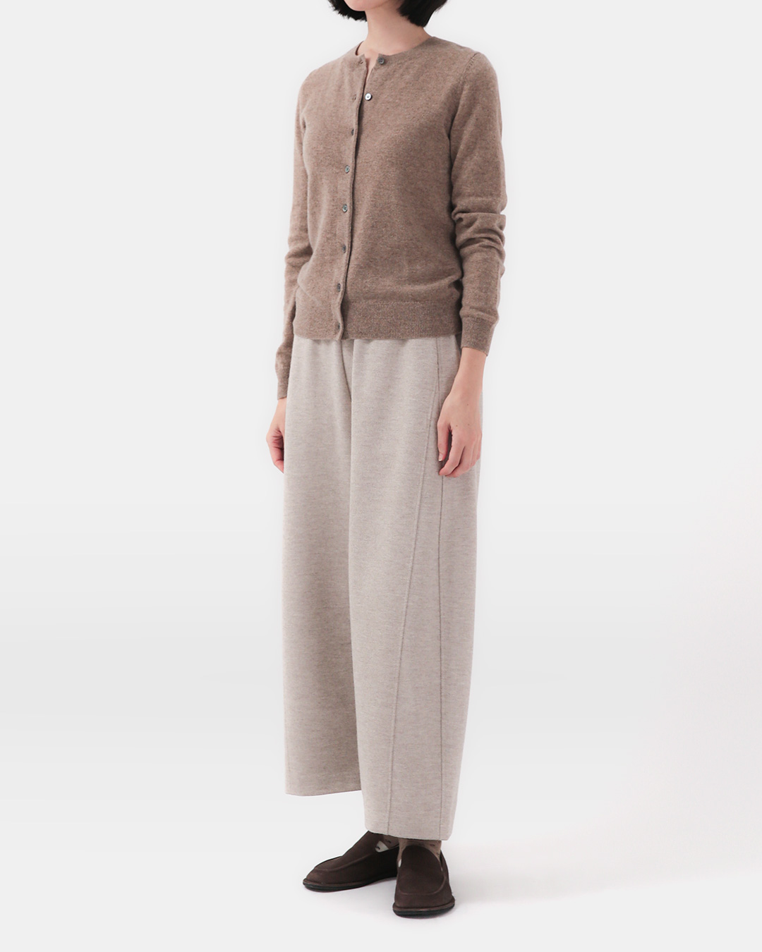 Simple, no-frills standard<br> cashmere classic cardigan