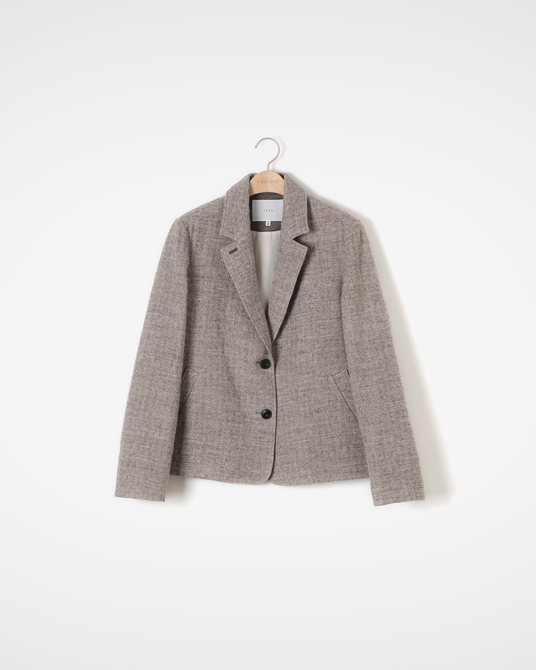 The moment when lightness and neatness meet<br> linen-wool herringbone blazer