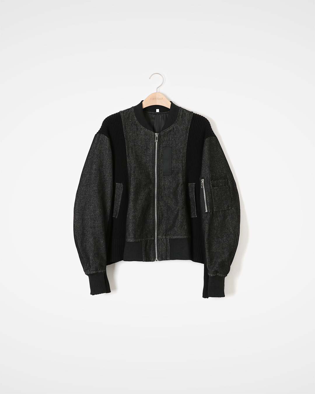 The flexibility of knit meets the structure of denim<br> knit-denim bomber jacket