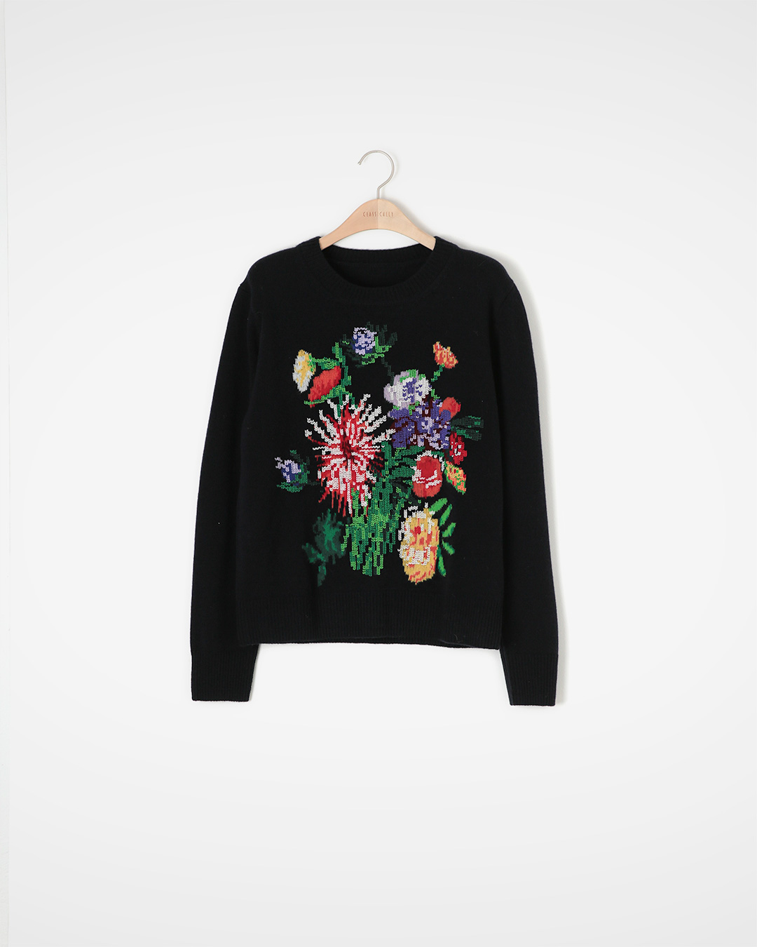 Brightened daily life<br> Flower Embroidered Wool Sweater