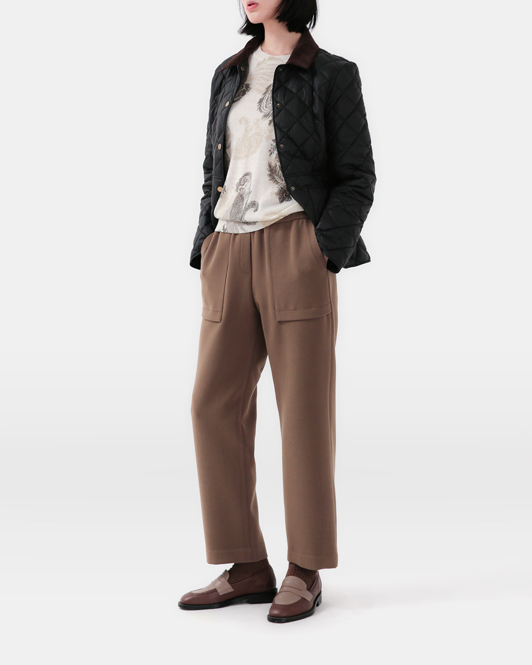 A perfect silhouette for everyday wear<br> signature banding straight pants