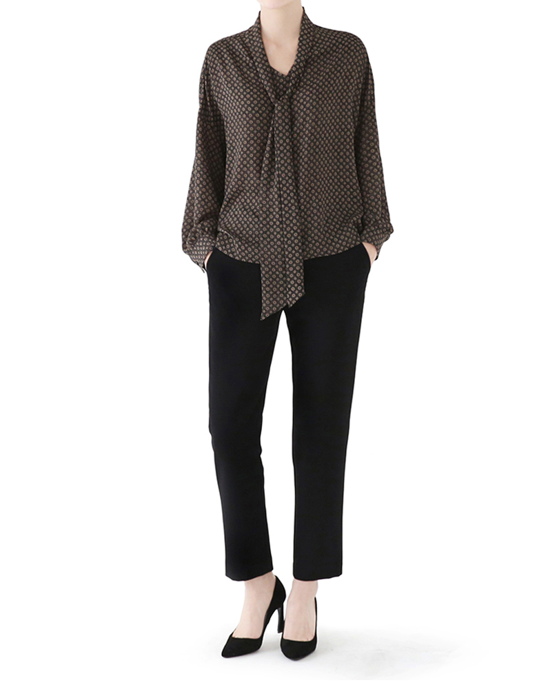 Every day neatly, for a long time, elegantly<br> Essential Black Tapered Slacks