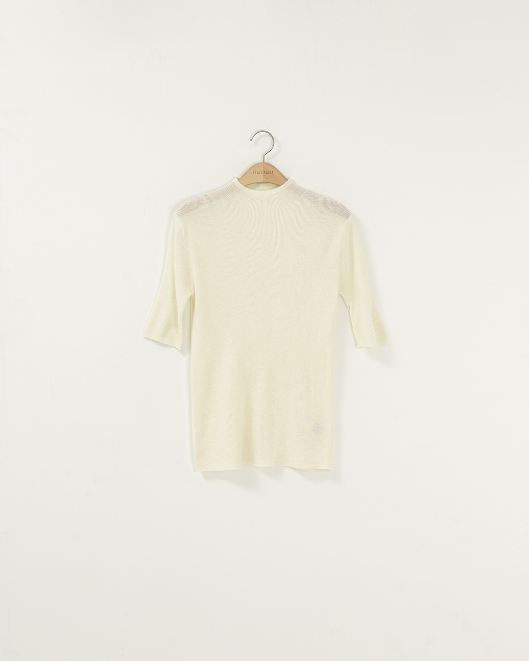 As an inner layer in the appropriate season<BR> Half-sleeve Wool Tower