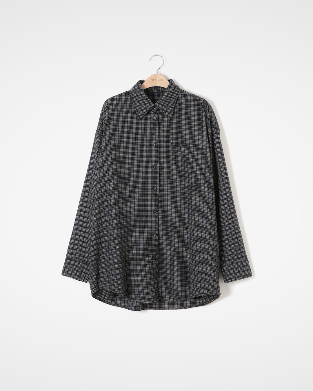 A relaxed shirt that fits the rhythm of the day<br> Micro Check Shirt with a simple texture