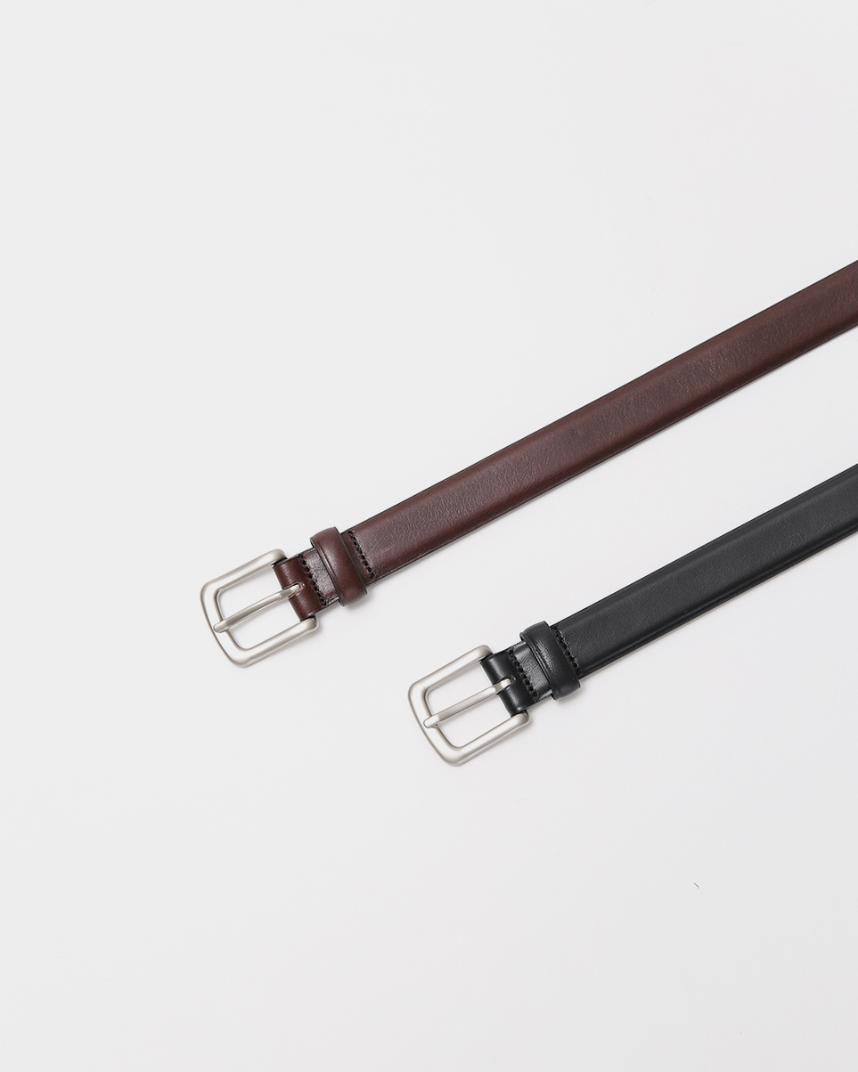 A styling trick<BR> Silver Buckle Leather Belt