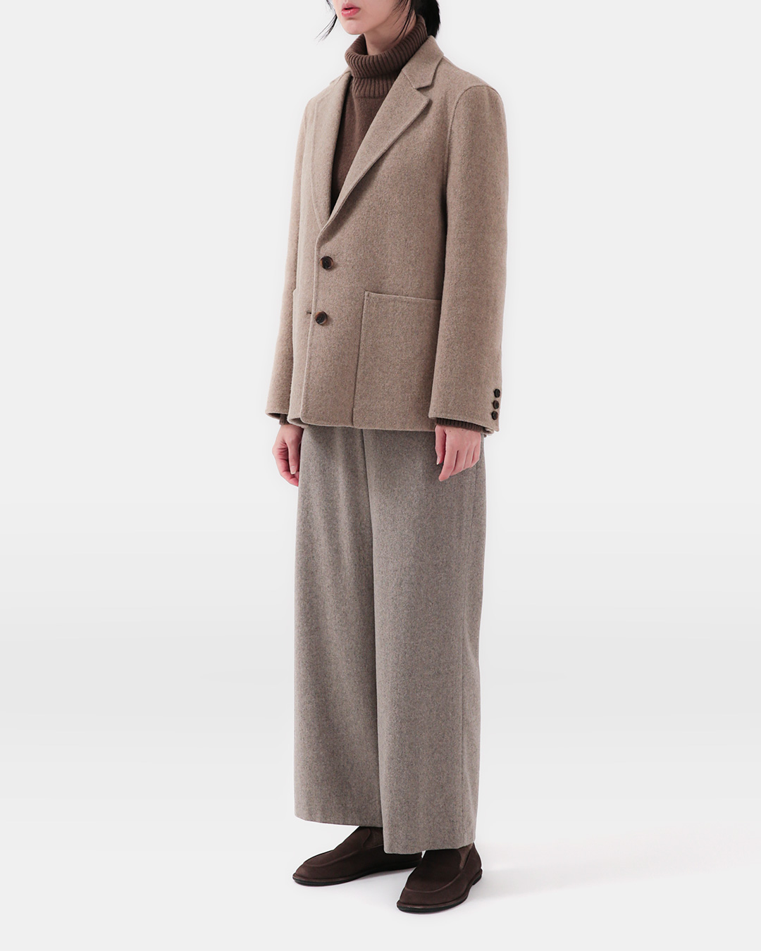 The warmth of cashmere<br> Handmade jacket completed with the firmness of wool