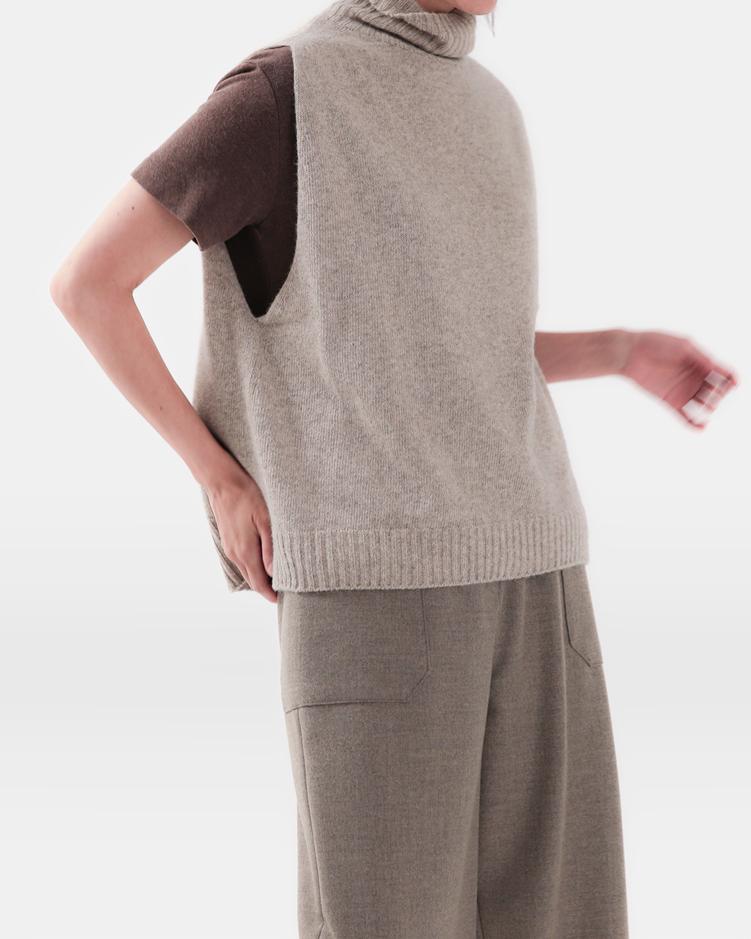 Coziness that even hides flab<br> Neck Warmer Vest 3 Colors
