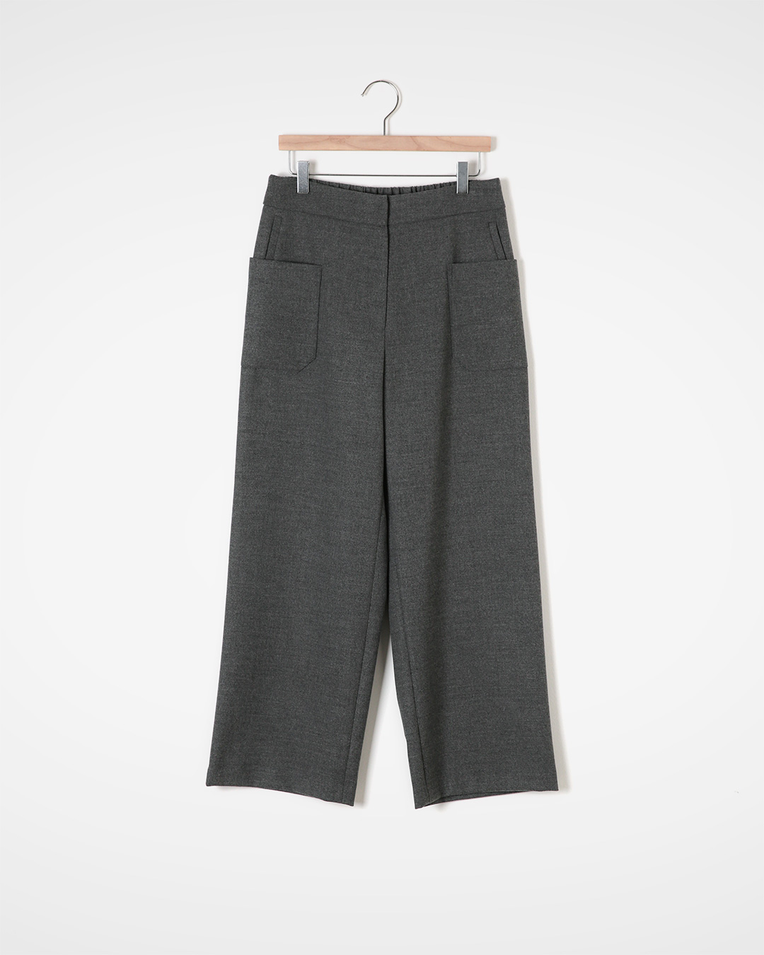 Smart choice for busy days, without worrying about wrinkles<br> city patch-pocket wide pants