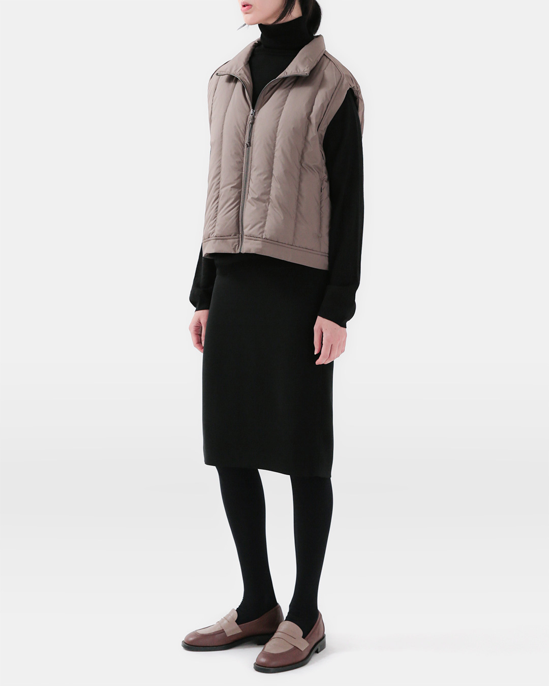 Overlapping warmth on lightness<br> lightweight down utility vest