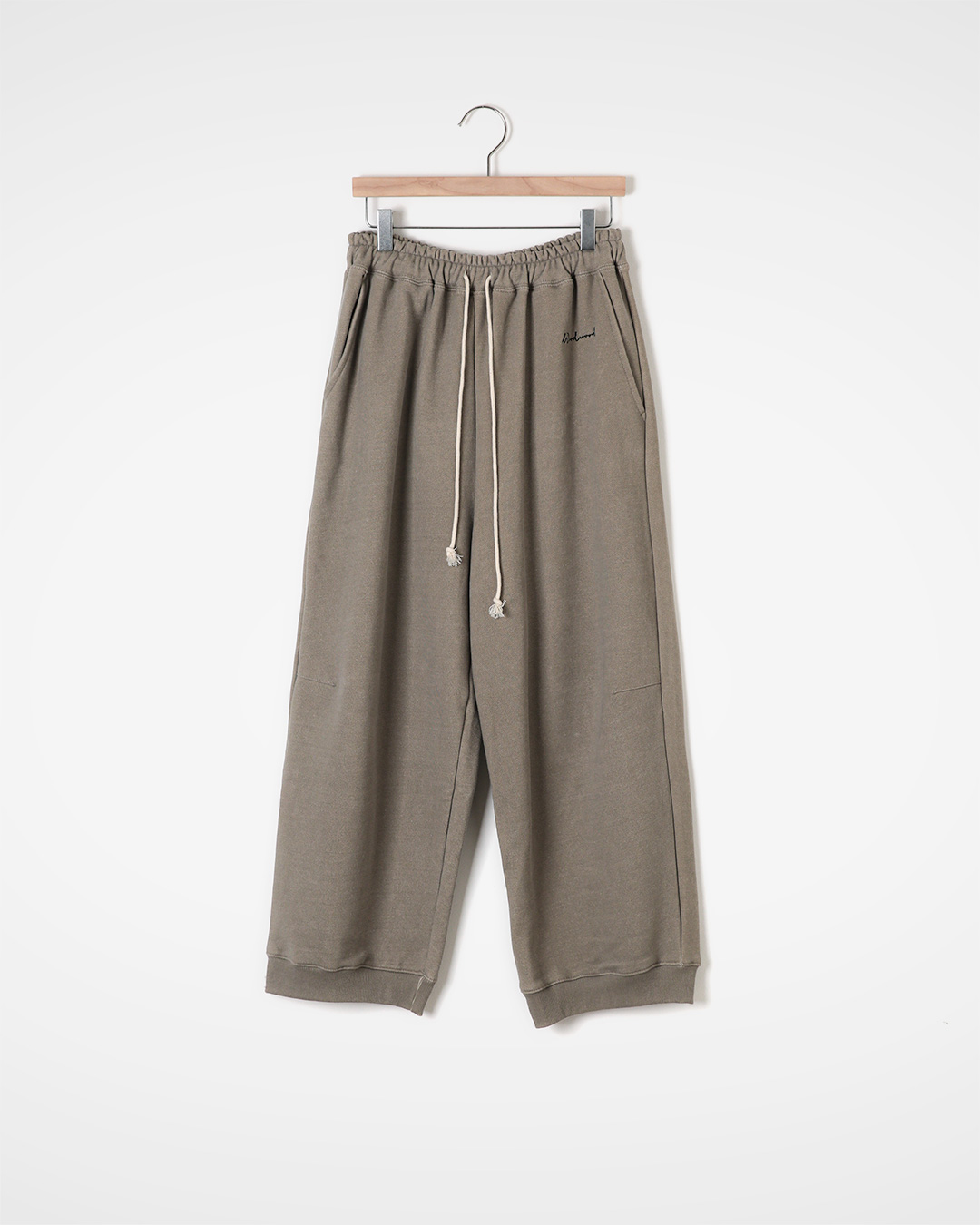Feel-good daily uniforms<br> Contrast Cuff Sweat Pants