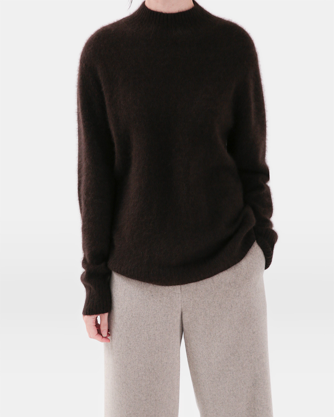 Soft bouclé texture and clear color<br> cozy mock-neck bouclé knit