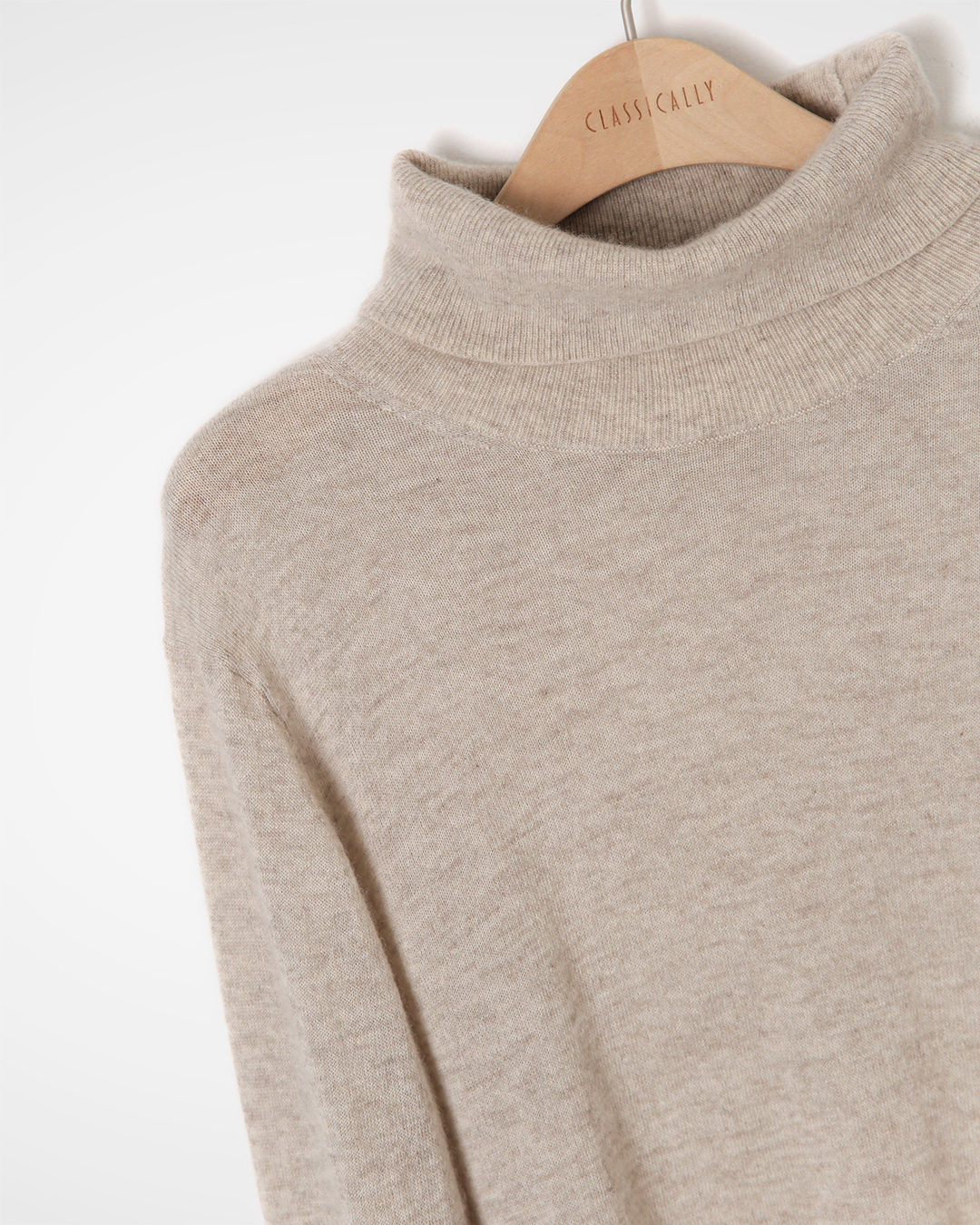 The gentle touch of 100% cashmere<br> soft pure cashmere turtleneck