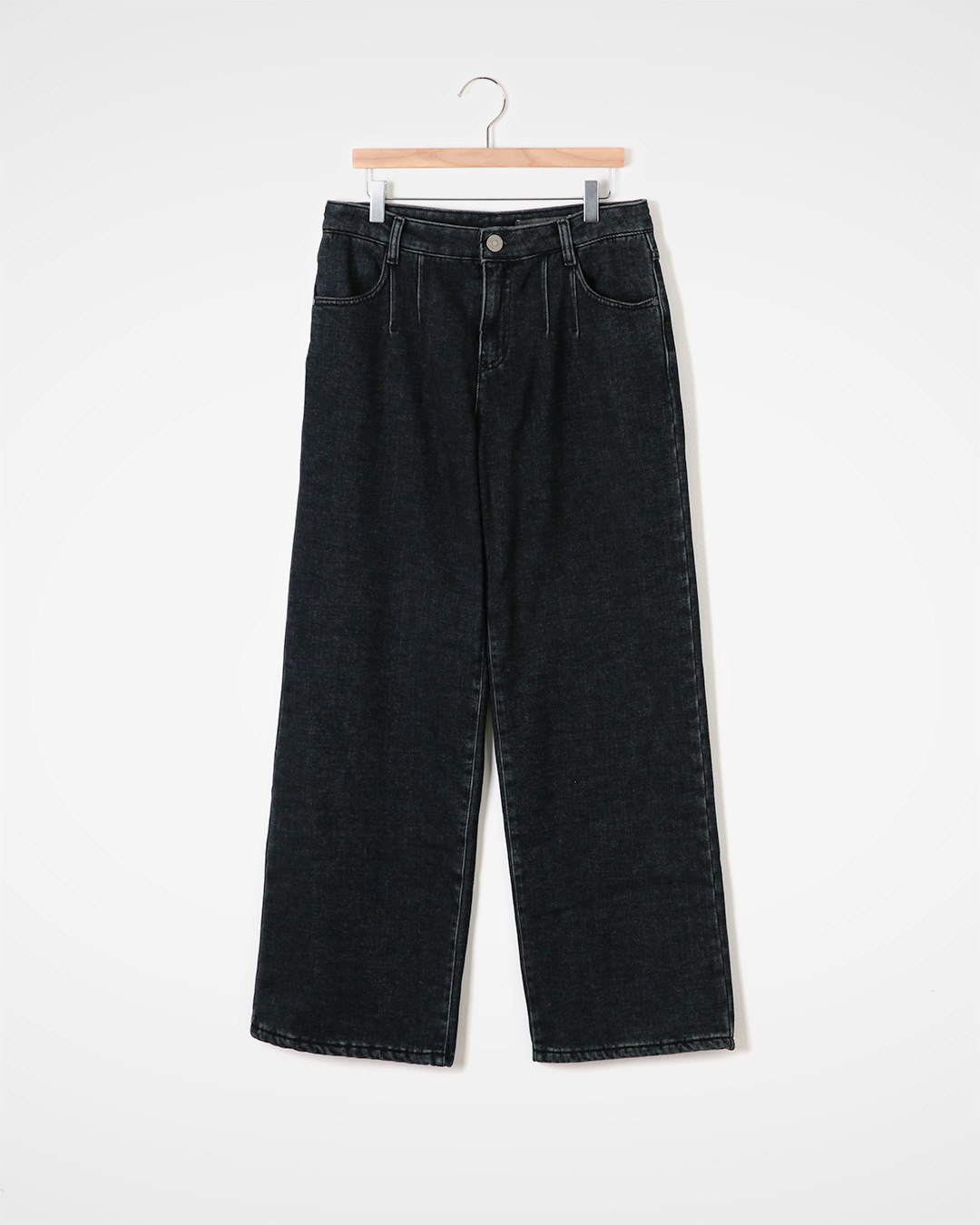 Without looking too casual<br> napping wide straight denim