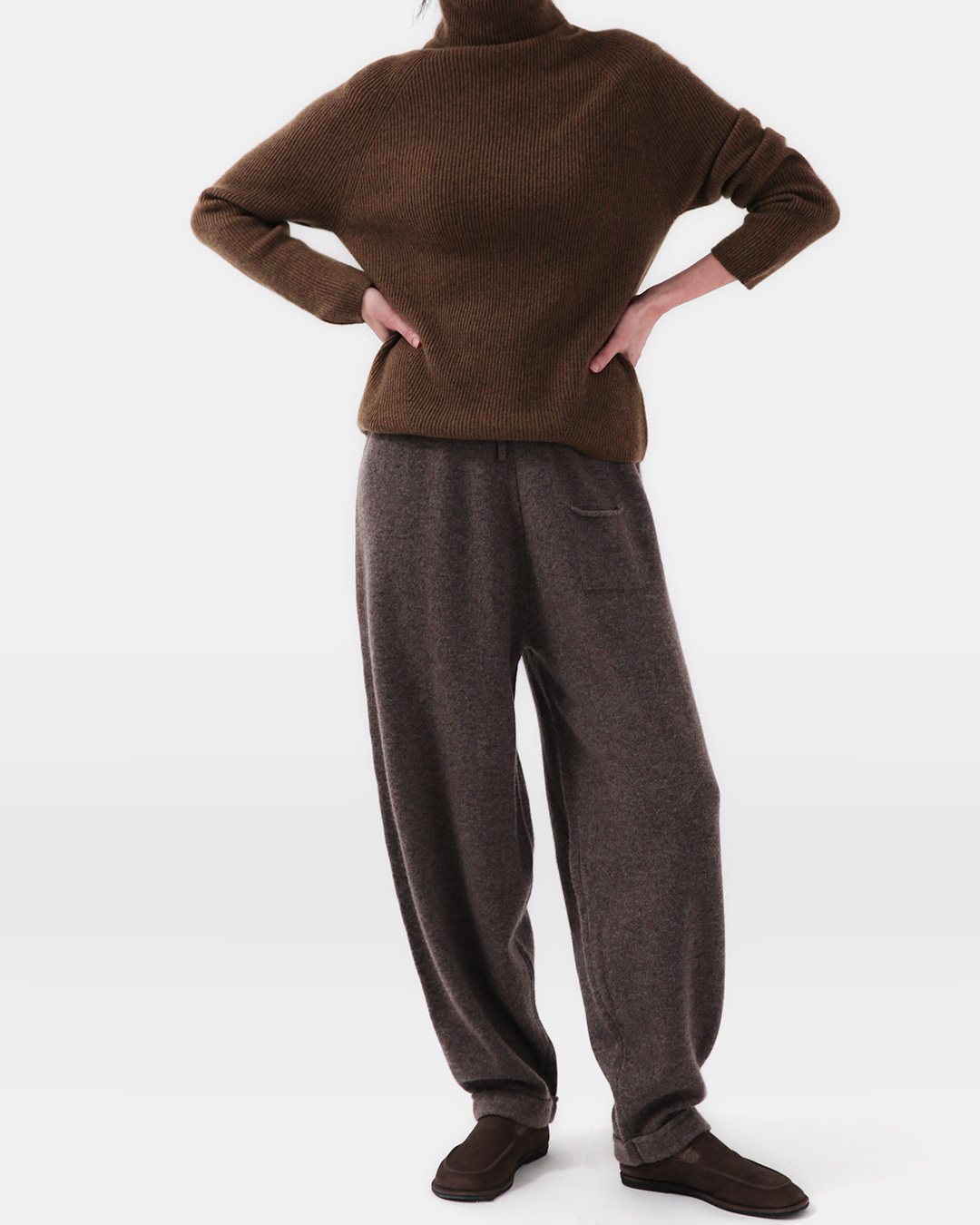 The leisurely charm of winter, as if it were not decorated at all<br> Cashmere 100% Lounge Pants