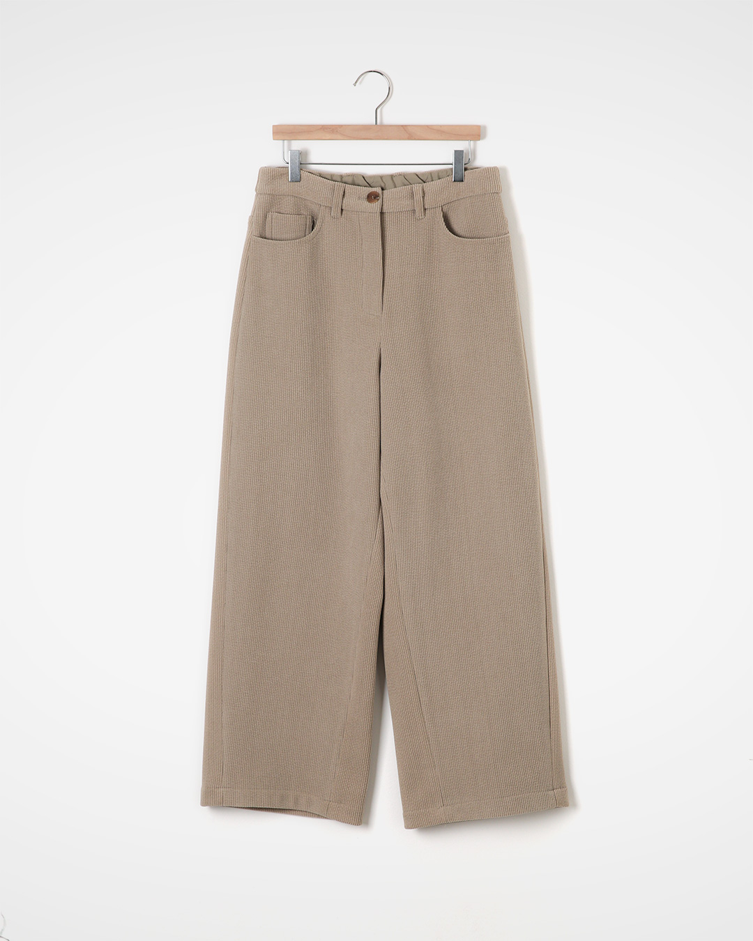 Comfortable and neat, somewhere in between<br> Pants that provide good balance