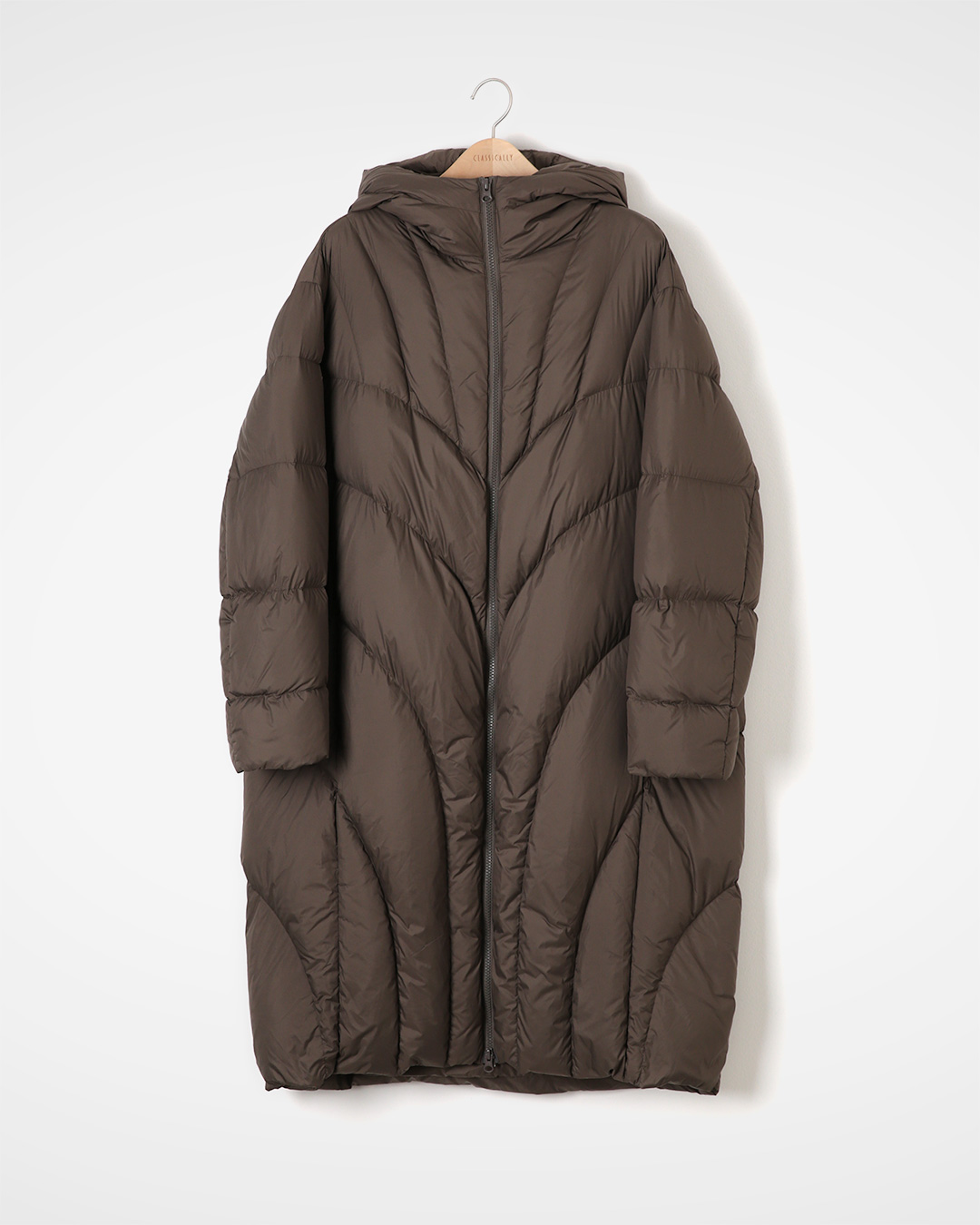 Lightness, warmth, and even class<br> light goose down coat