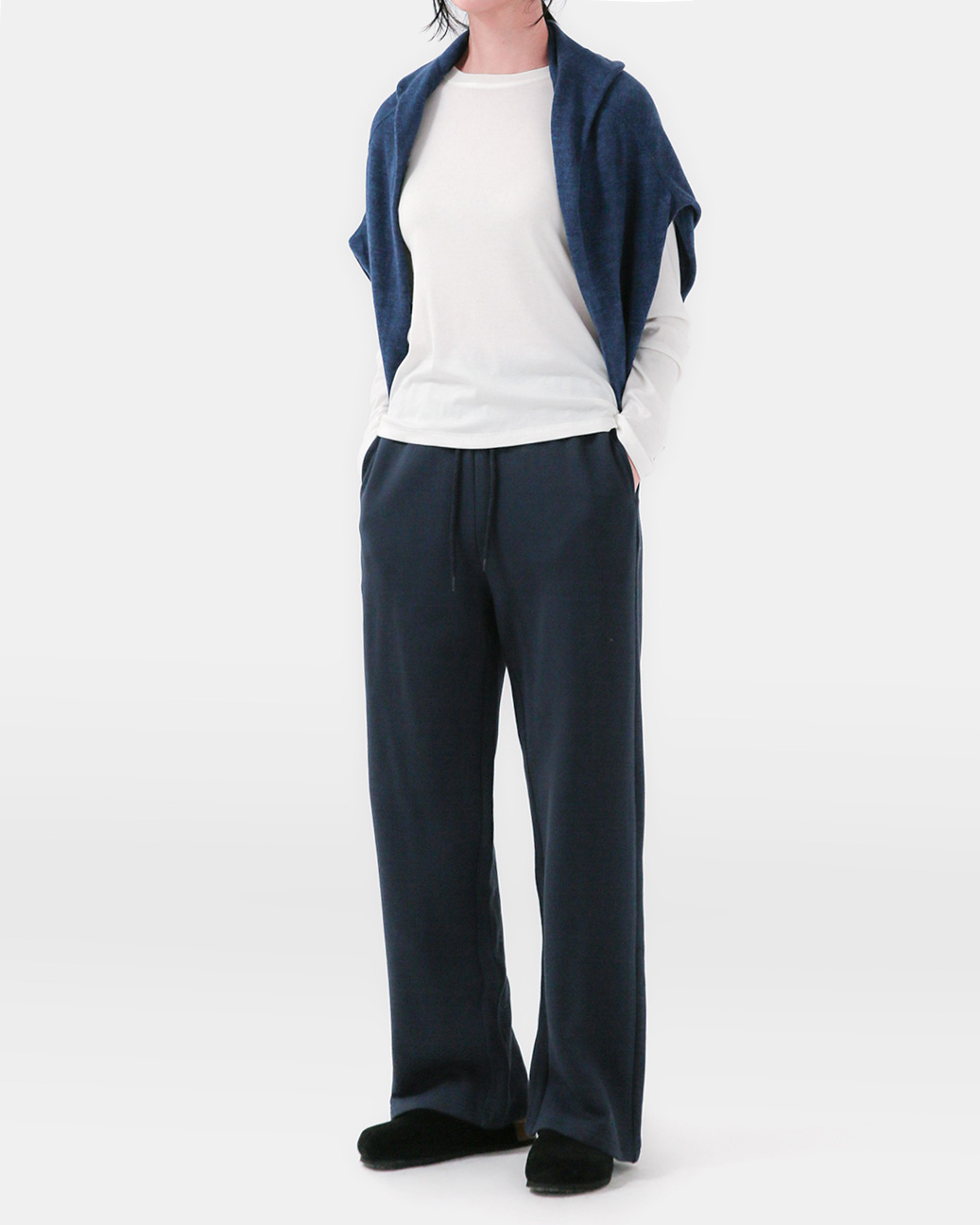 Softly permeating your favorite daily life<br> soft cotton straight sweat pants