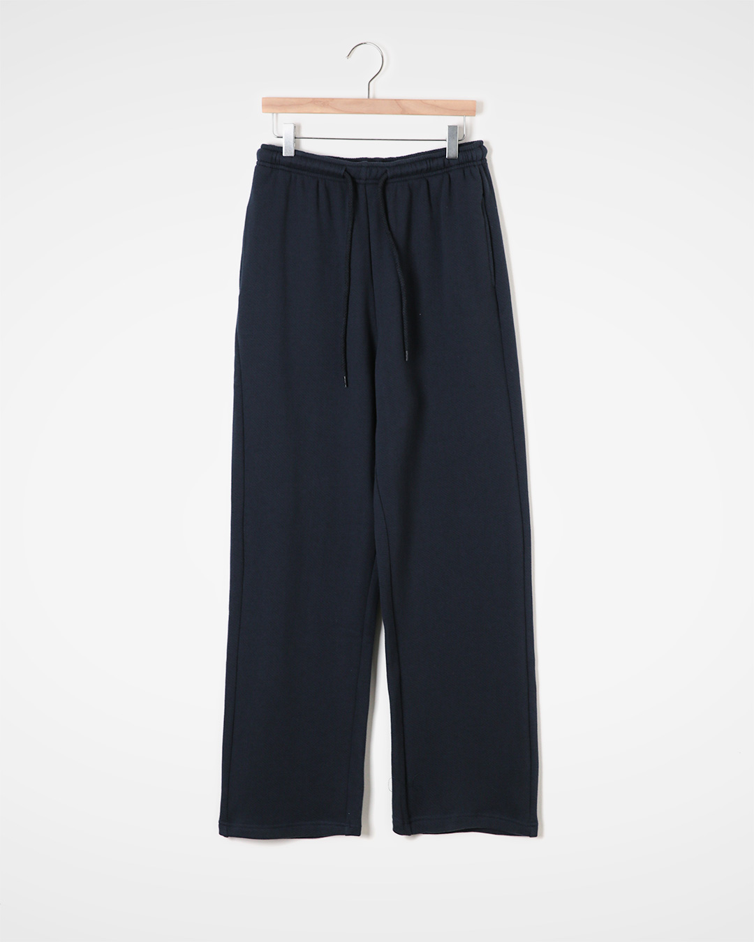 Softly permeating your favorite daily life<br> soft cotton straight sweat pants