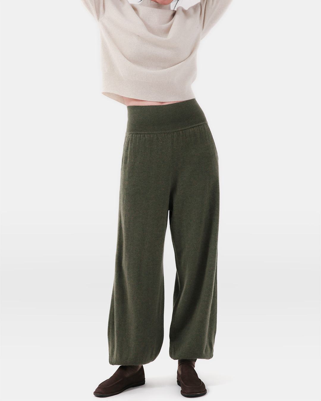 Wool that wraps you in warmth<br> Cashmere Balloon Knit Pants