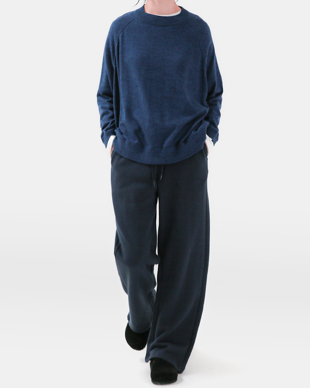 Blends naturally into simple daily life<br> soft round cotton knit