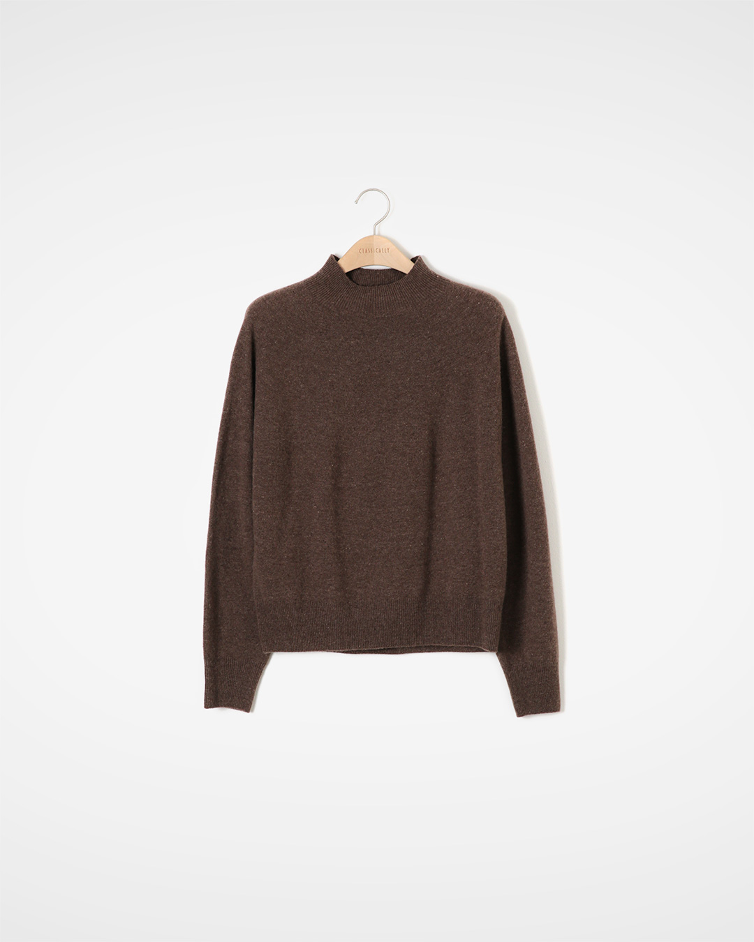 The most reliable basic in your winter wardrobe<br> soft mock-neck cashmere-wool knit