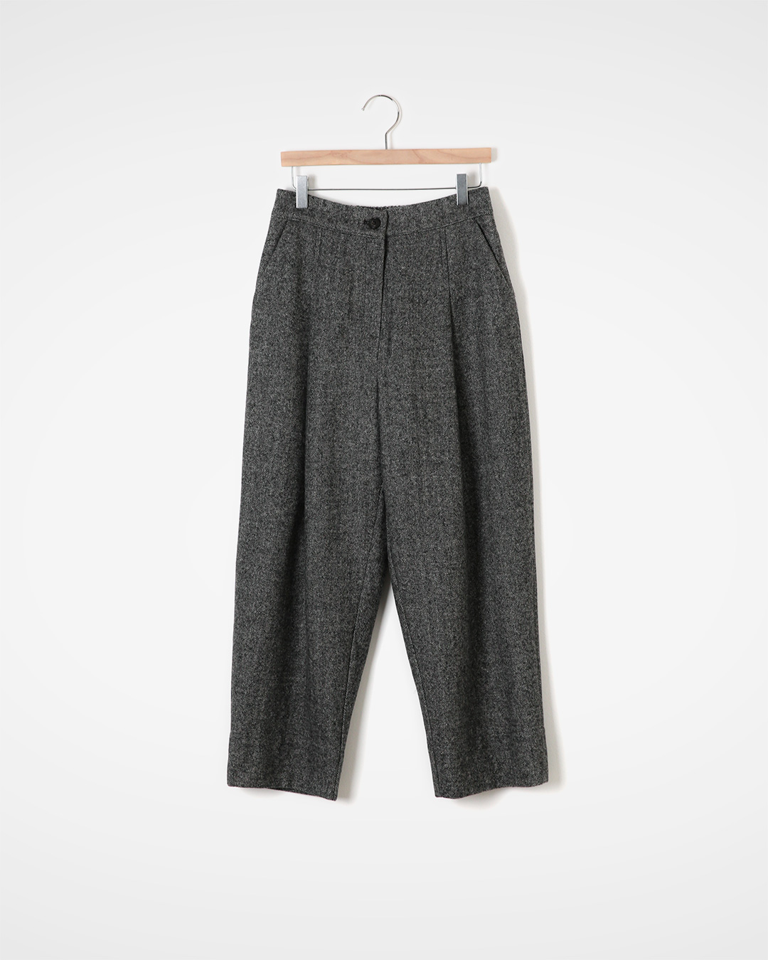 Herringbone that I visit every year<br> Easy Tuck Tapered Pants