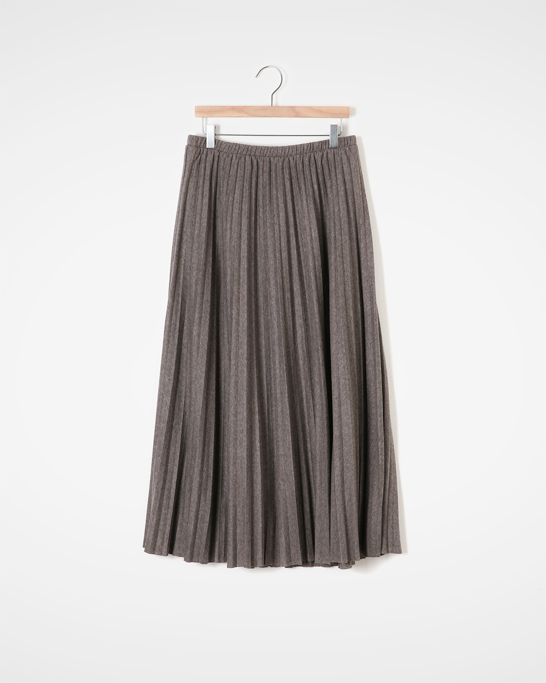 가장 손이 Purple 가는 아이템, Pleats<br> 스커트에 포근한 텍스처를 더해