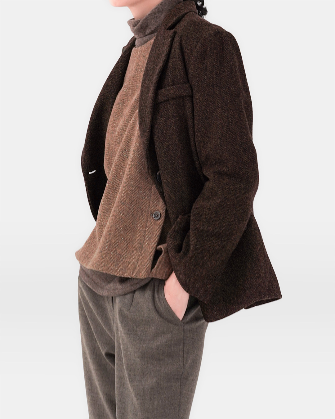 Taking care of practicality and movement<br> Adding a classic sense of balance