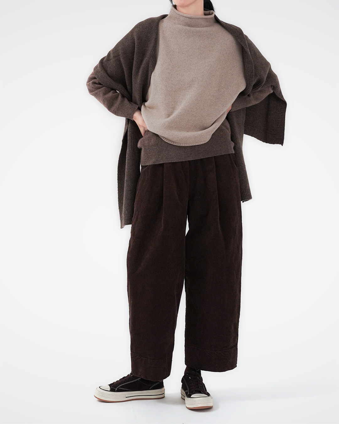 Warmth on the inside, silhouette on the outside<br> brushed warm banding wide pants