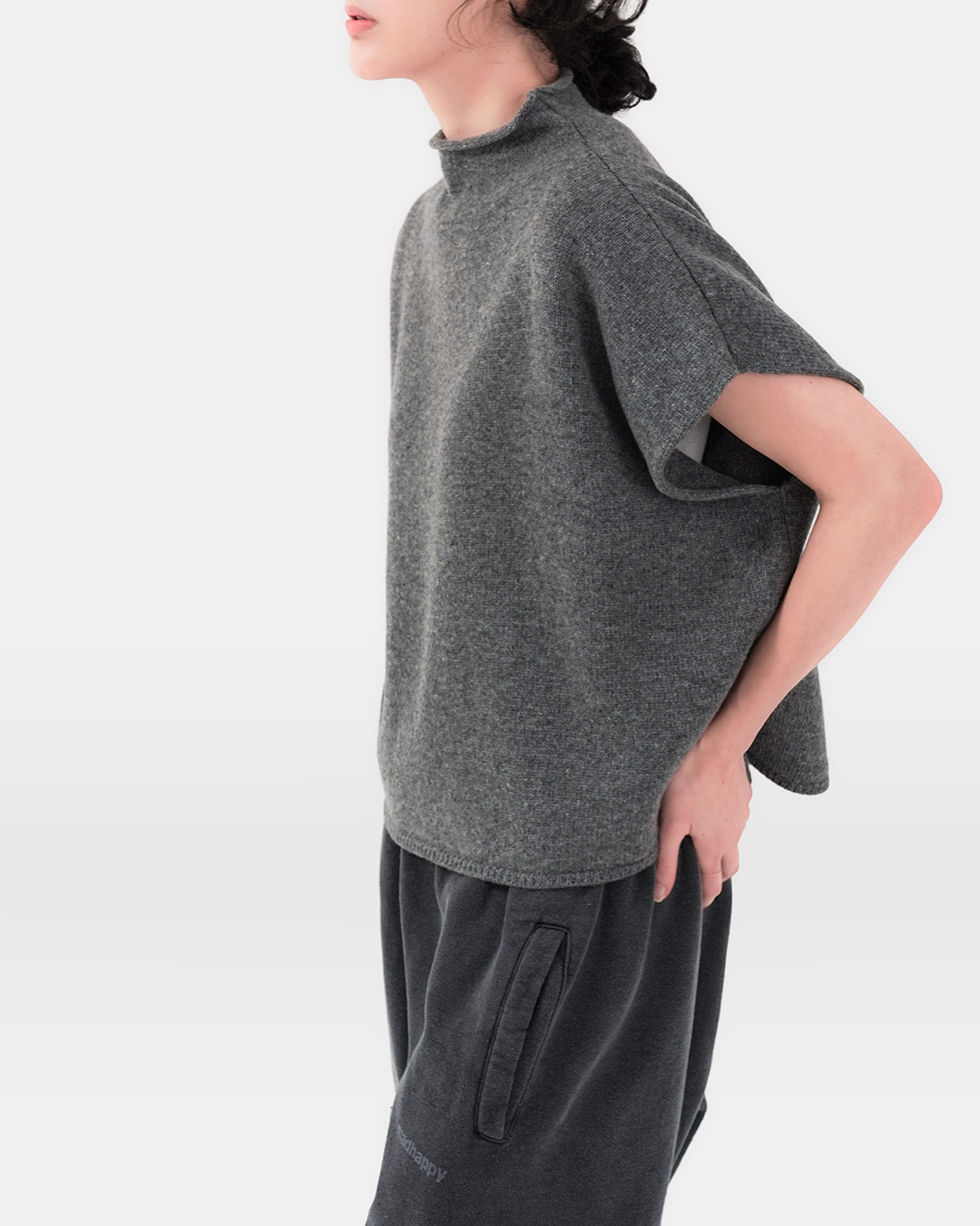 Vest of Vest, layered<br> A wool-cashmere vest completed in one piece