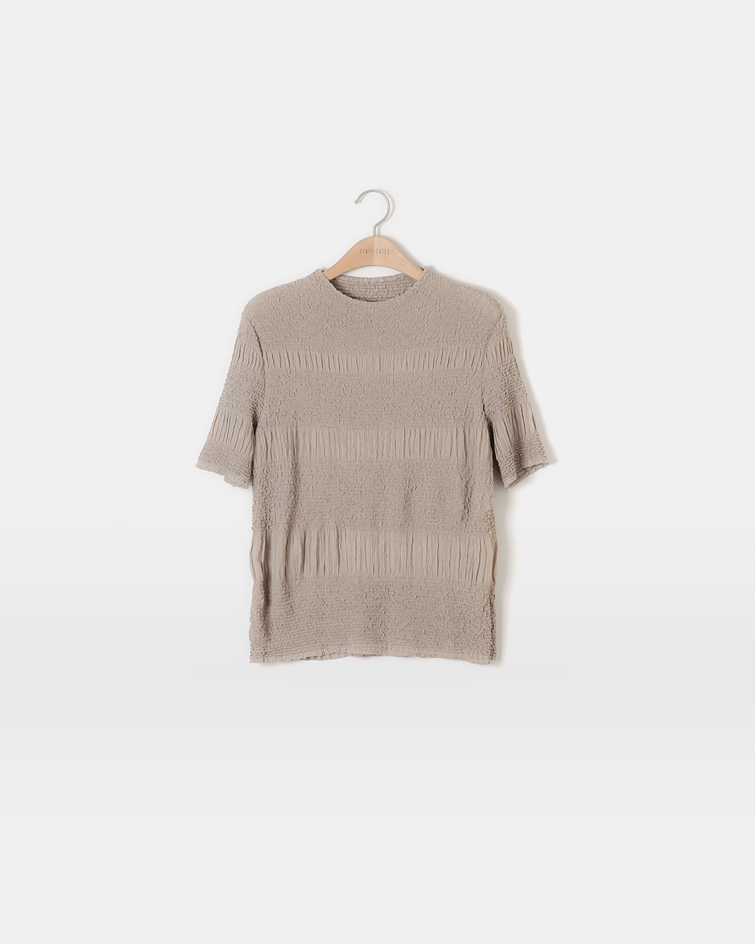 Texture that feels like it's worn in the rhythm of everyday life<br> ripple crinkle half sleeve top