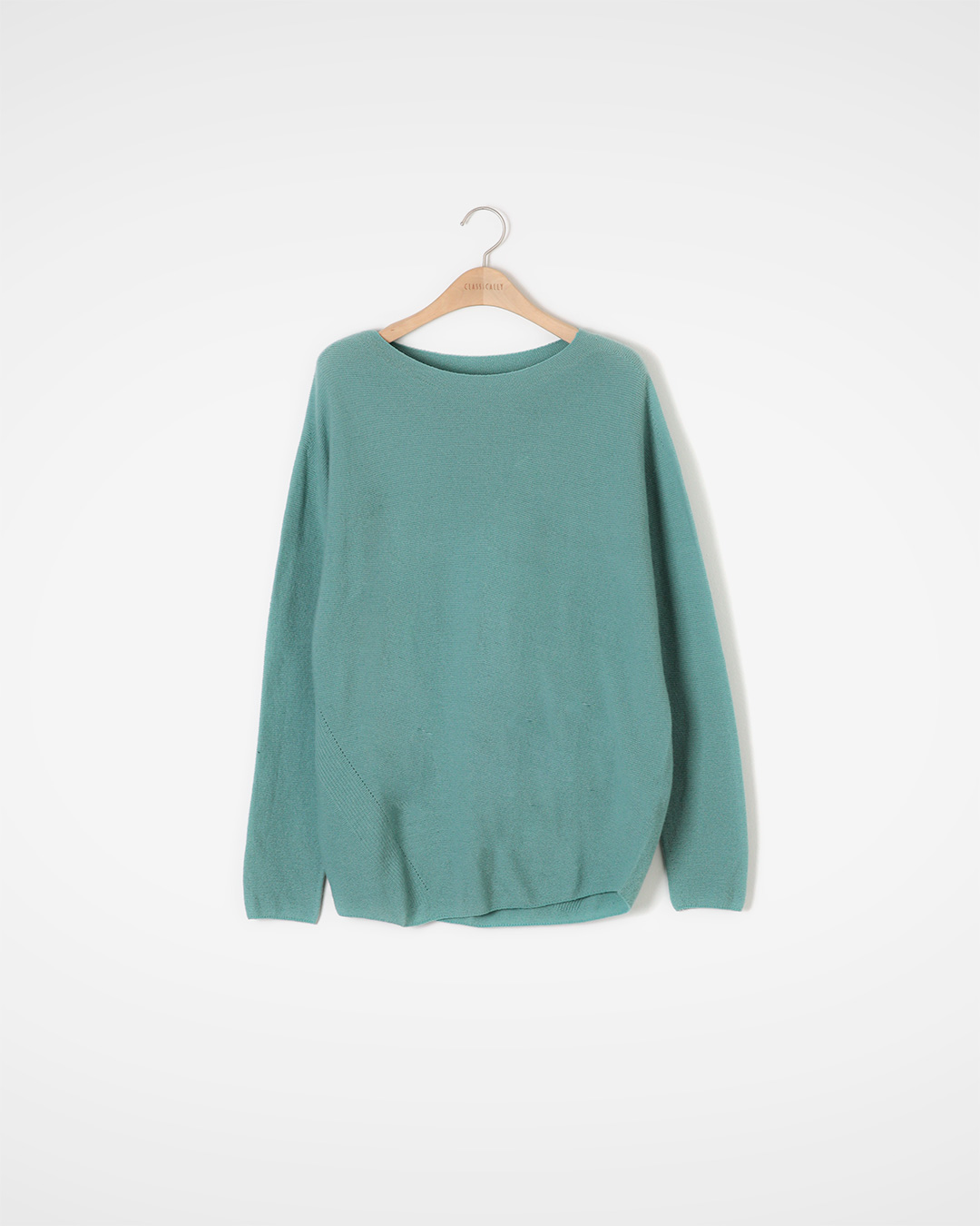 A leisurely everyday look completed with calm colors<br> soft balance wool knit