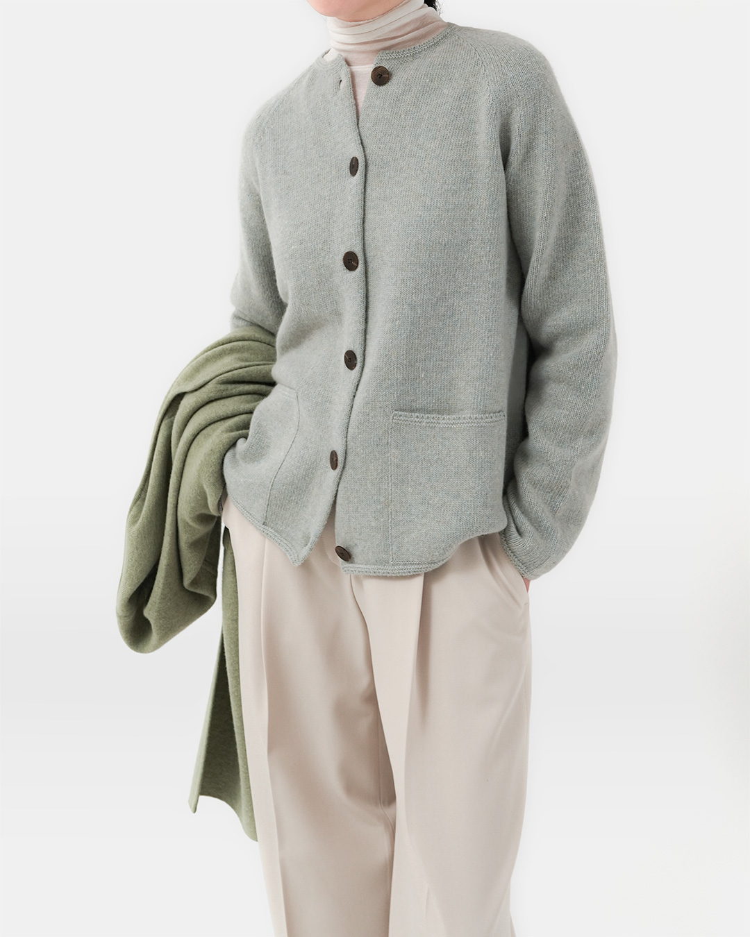 애매한 온도에 가장 멋진 choose<br> raccoon blend pocket cardigan