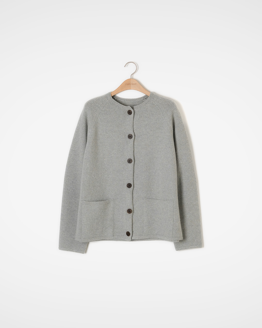 애매한 온도에 가장 멋진 choose<br> raccoon blend pocket cardigan