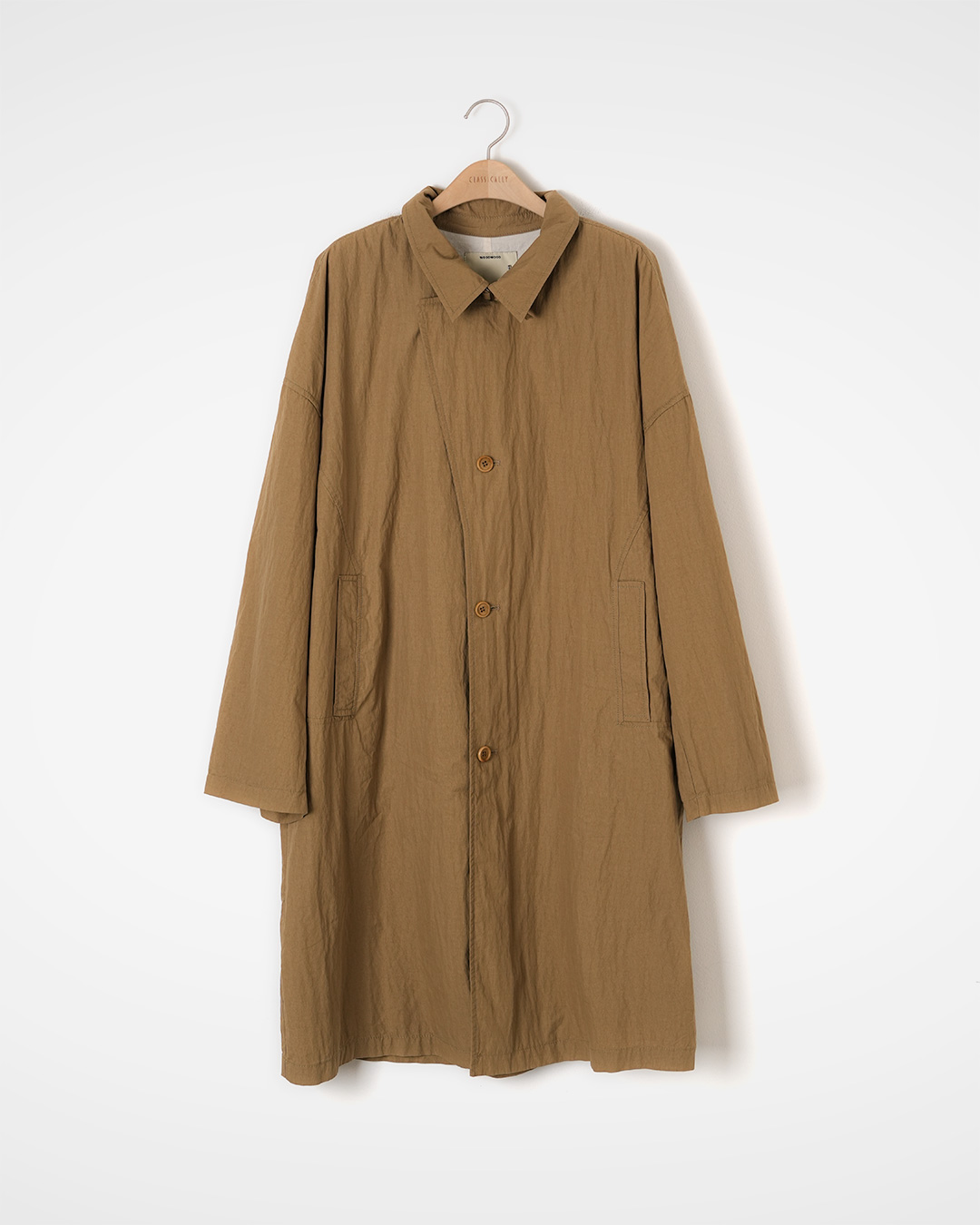 Light in the wind, neat silhouette<br> airy crisp trench coat
