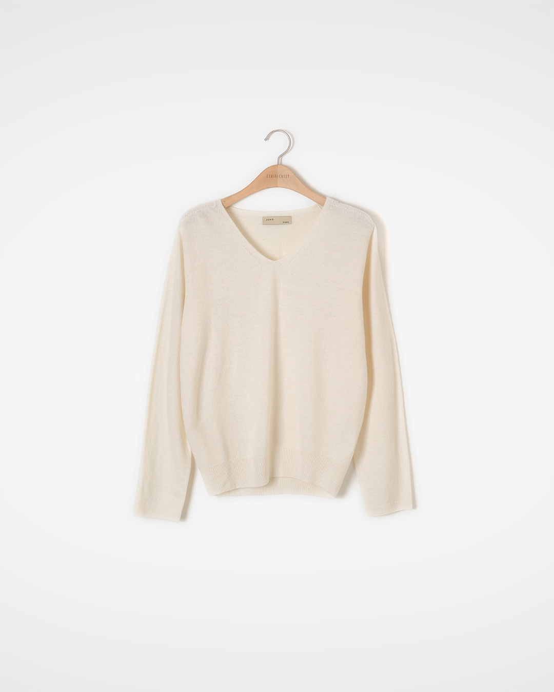 간절기, 목선이 예뻐지는 한 bee<br> gentle V cashmere-wool knit