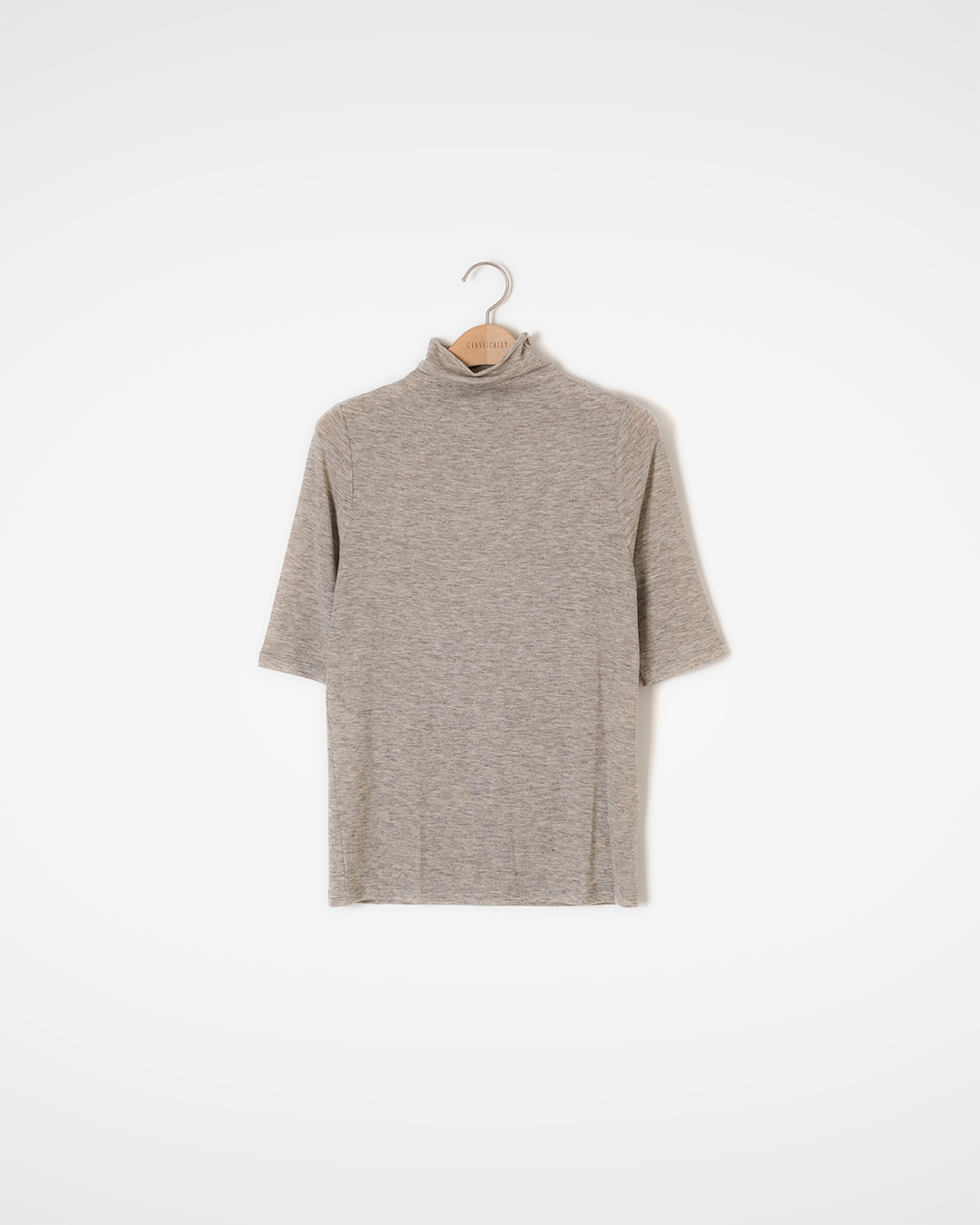 Without feeling stuffy, leaving a sense of neatness<br> soft wool tencel half turtleneck tee