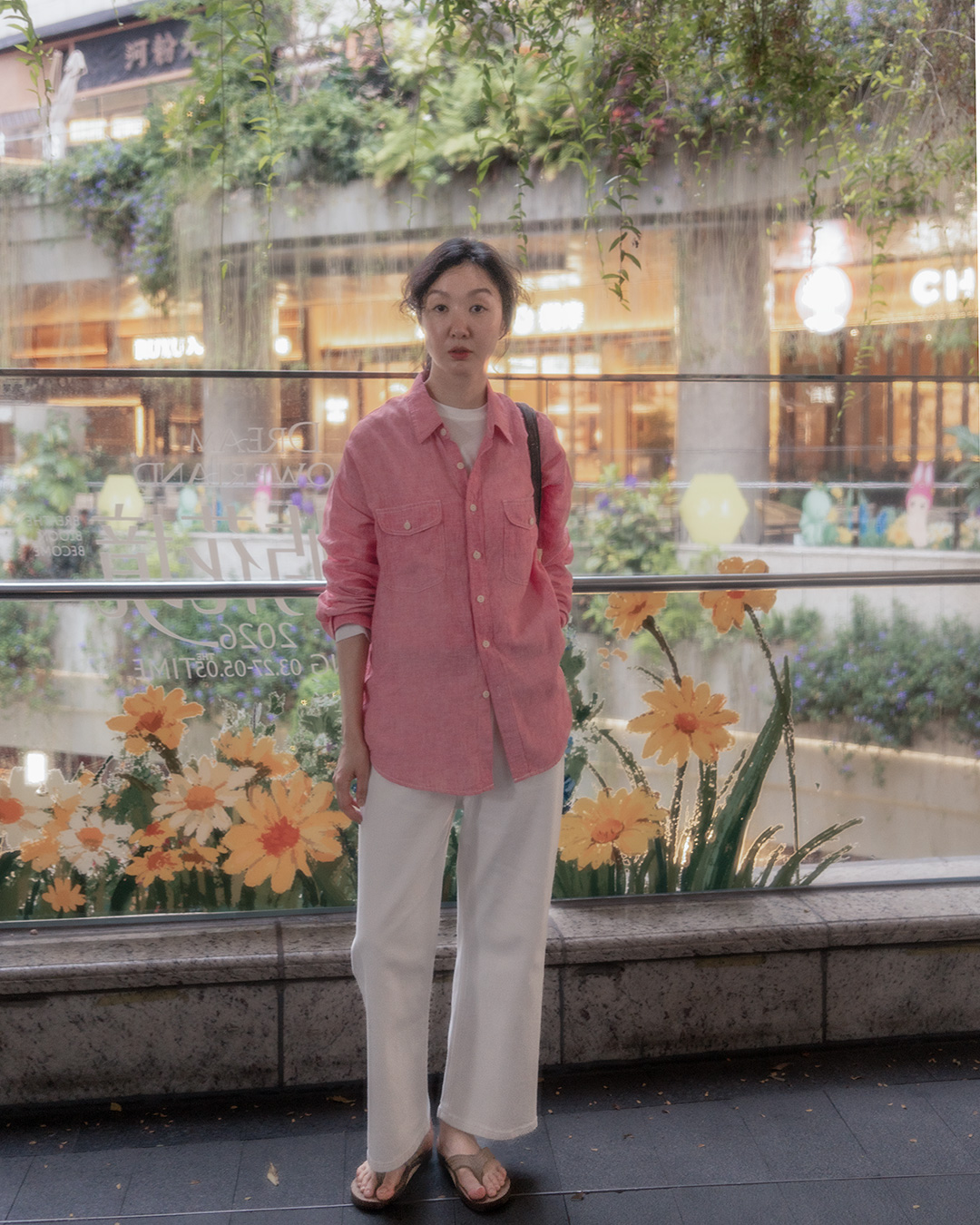 It brightens up your complexion<br> Rosy linen utility shirt