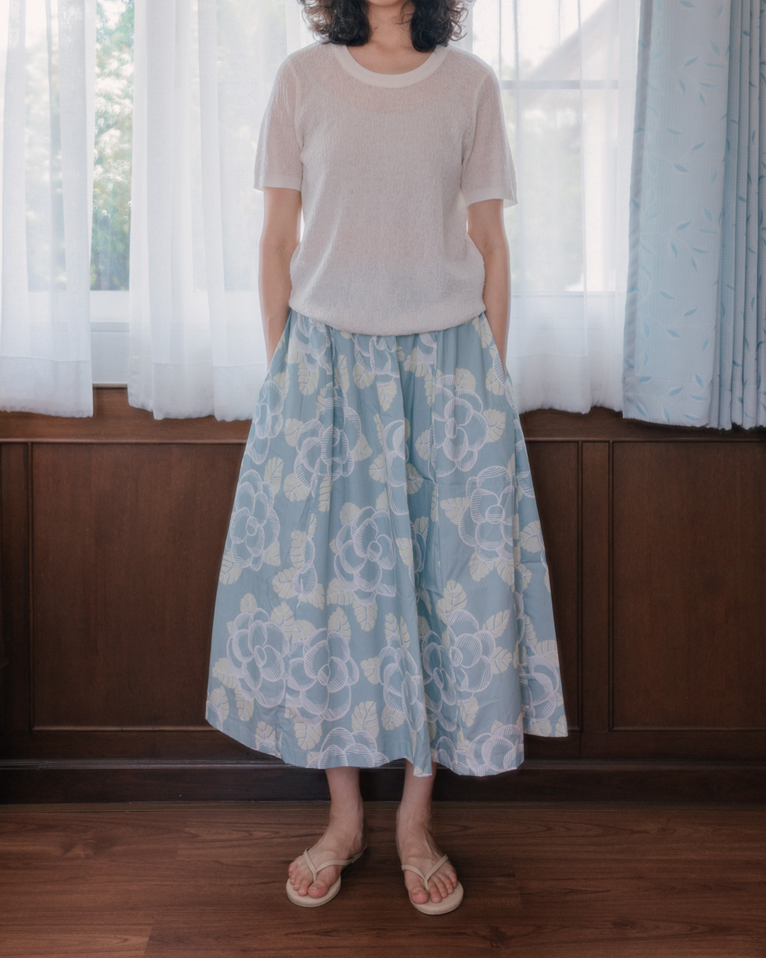 A single outfit that sets the mood<br> camellia print cotton skirt