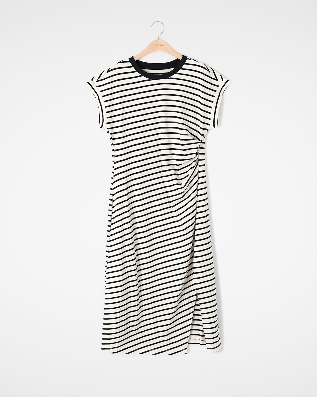 Neat stripes with a subtle silhouette<br> striped cotton twist dress