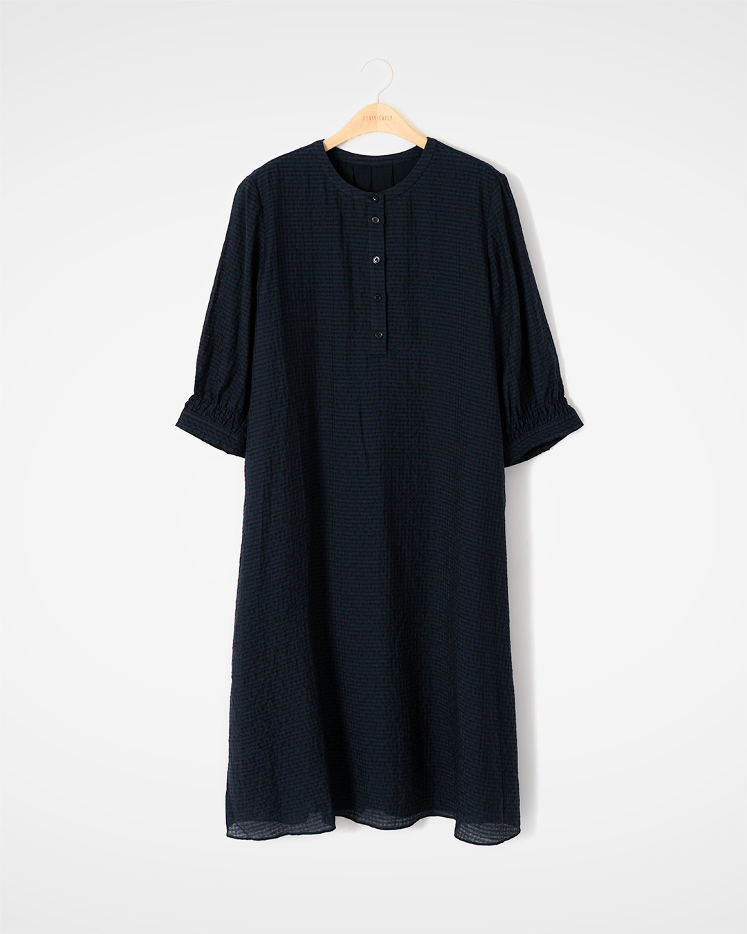 조용히 멋스러운 여름의 Navy<br> textured linen half sleeve dress