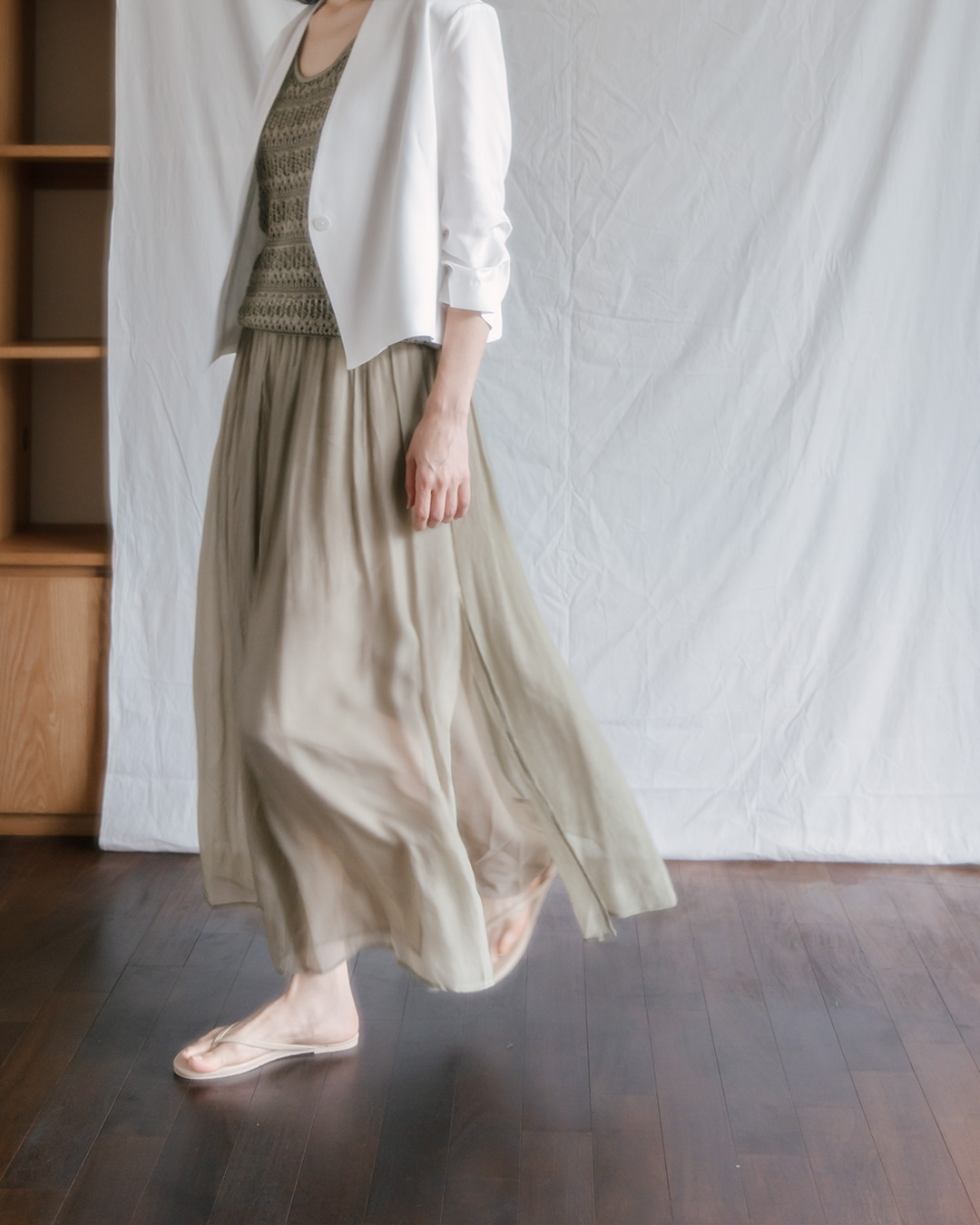 Becoming more elegant with every step<br> airy pleated banding skirt