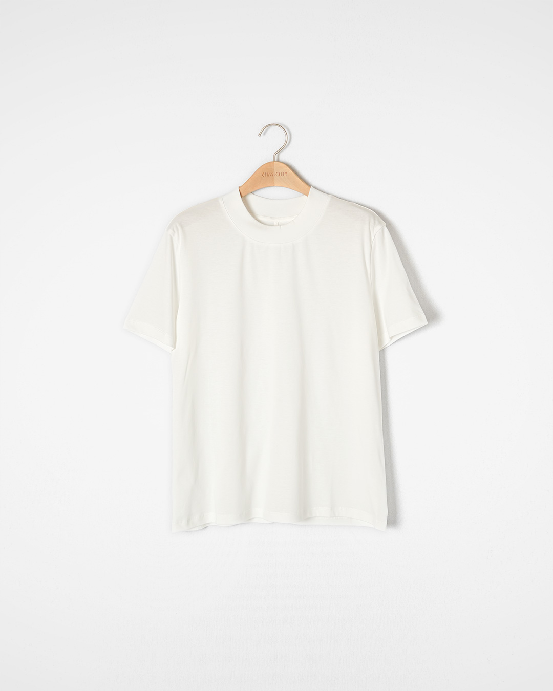 The difference becomes clearer because it is the most basic<br> cotton essential tee