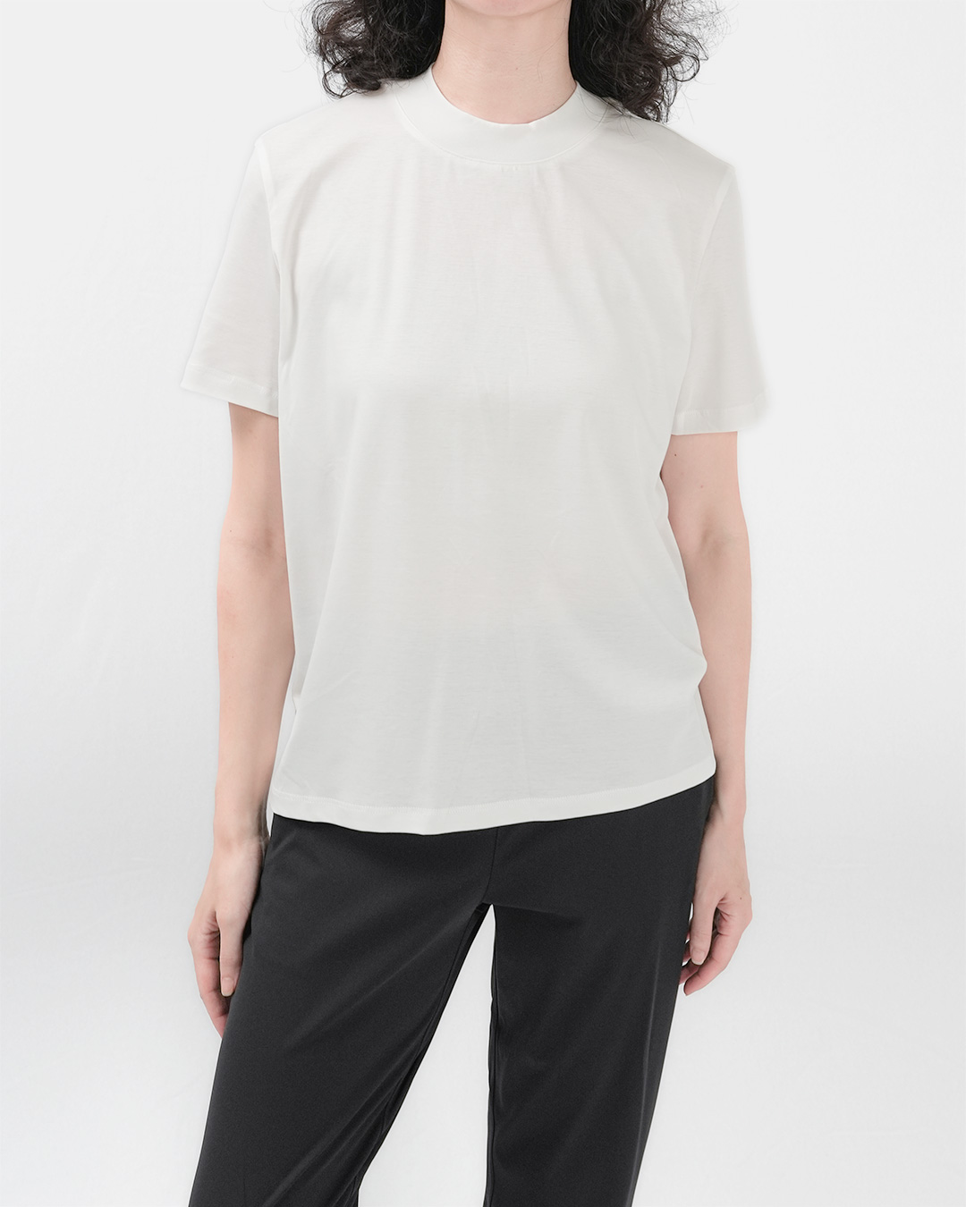 The difference becomes clearer because it is the most basic<br> cotton essential tee