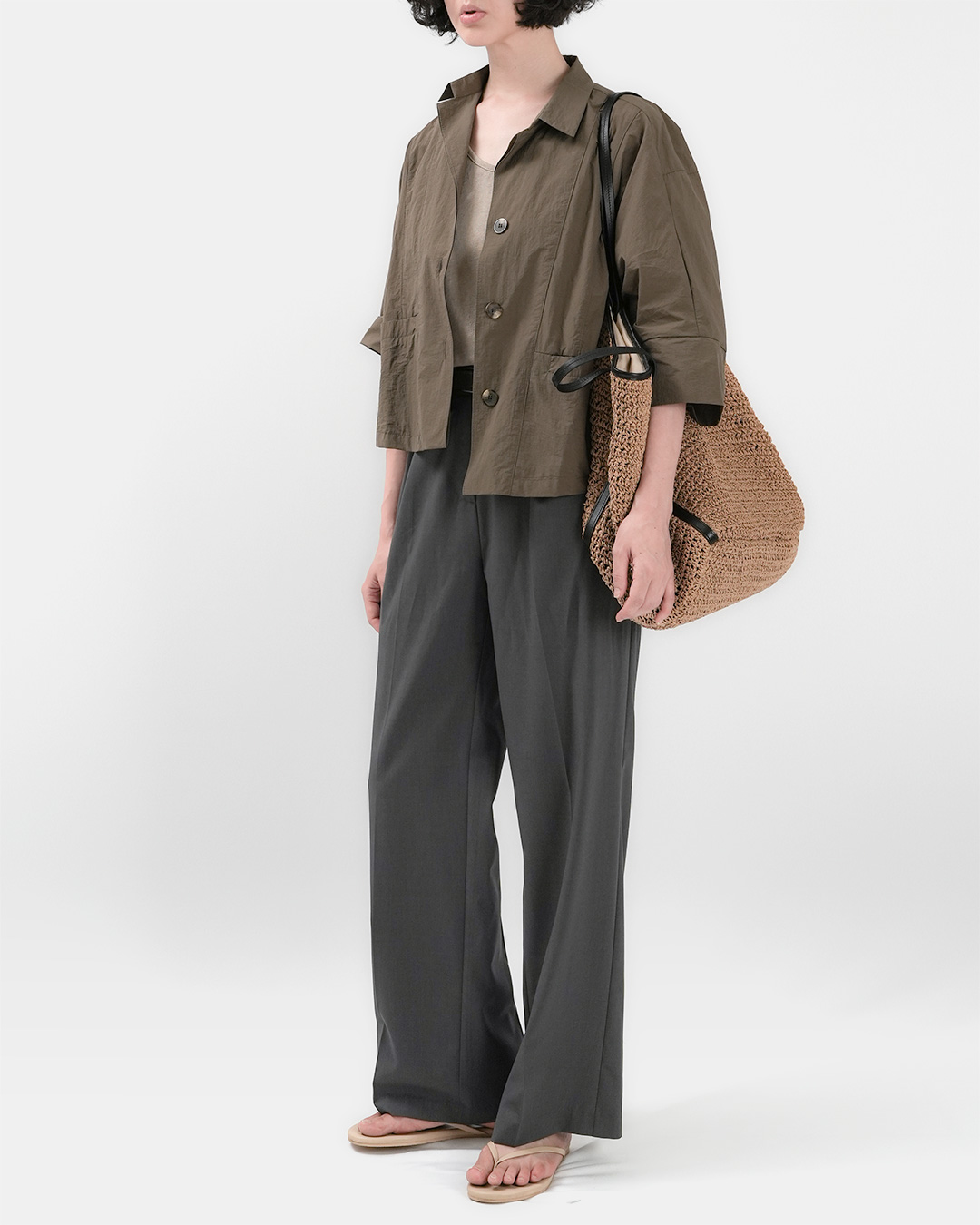 Between a comfortable shirt and a light jacket<br> stretch nylon cotton half jacket