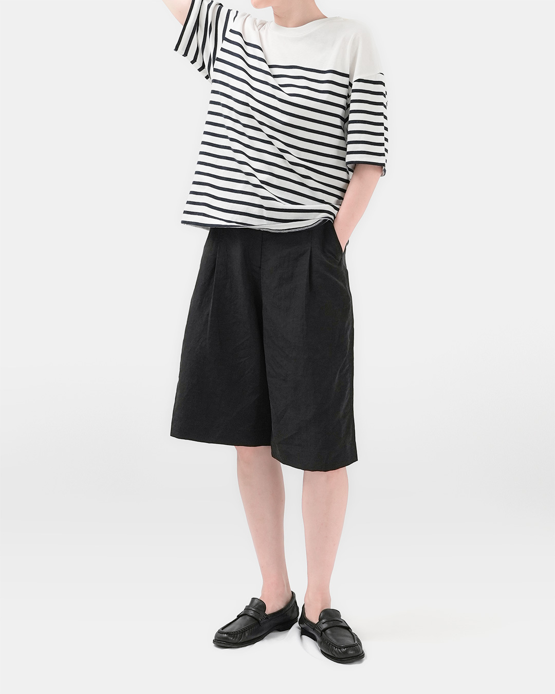 For a neat summer<br> linen blend bermuda pants