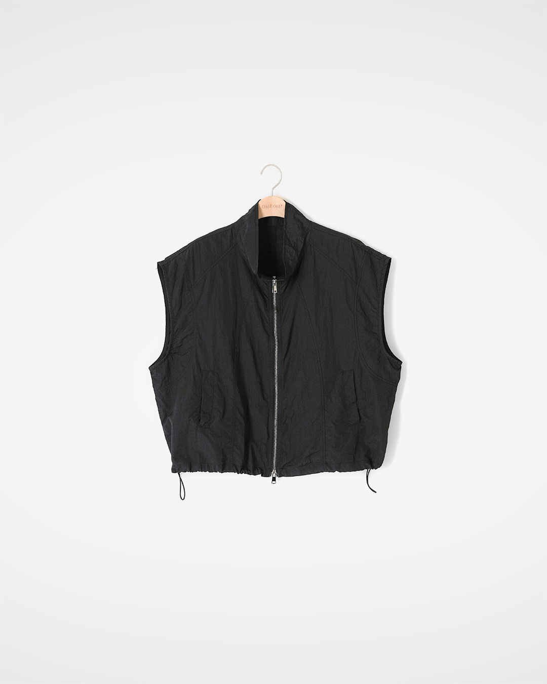 A look that comes together even when thrown on lightly<br> light crinkle zip-up vest