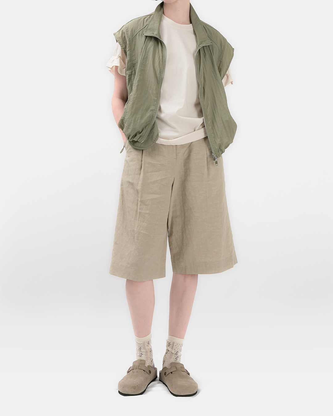 For a neat summer<br> linen blend bermuda pants